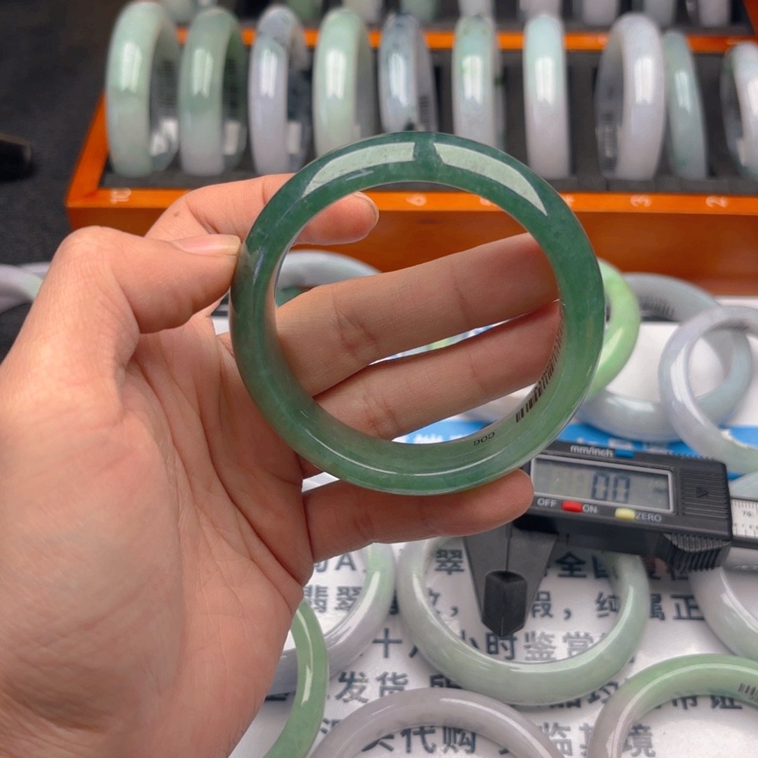 翡翠未镶嵌手镯5859. 36