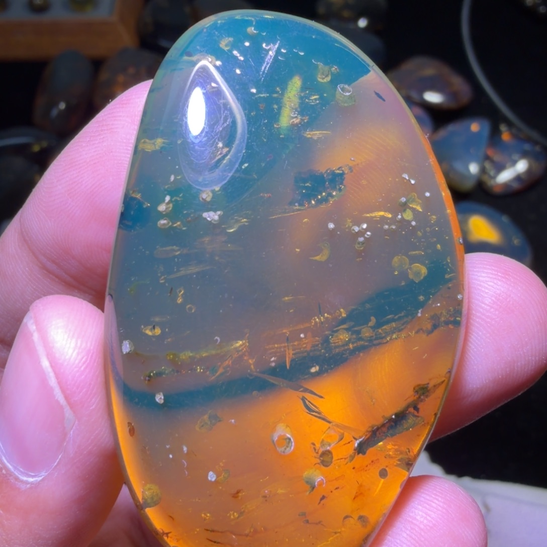 风****琥珀未镶嵌裸石《冰片挖掉》