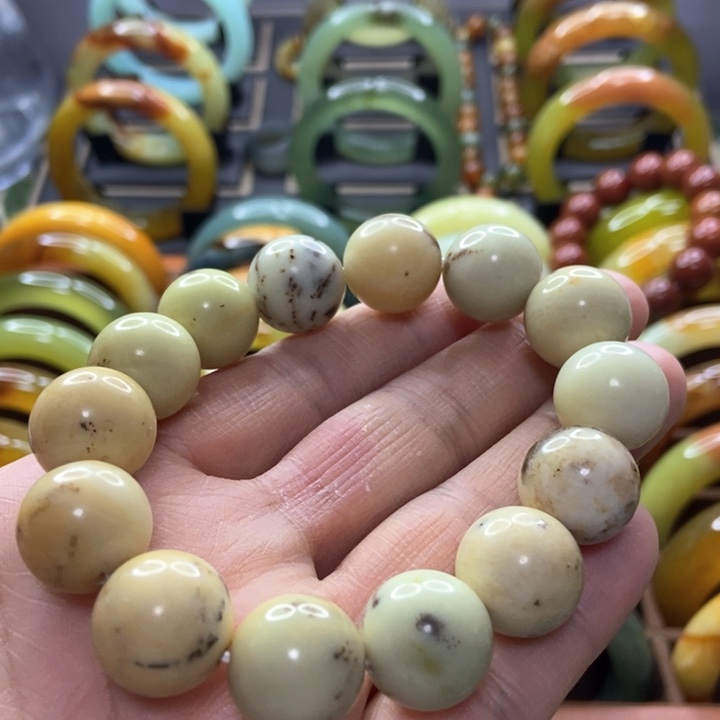 蛇纹石玉手镯未镶嵌