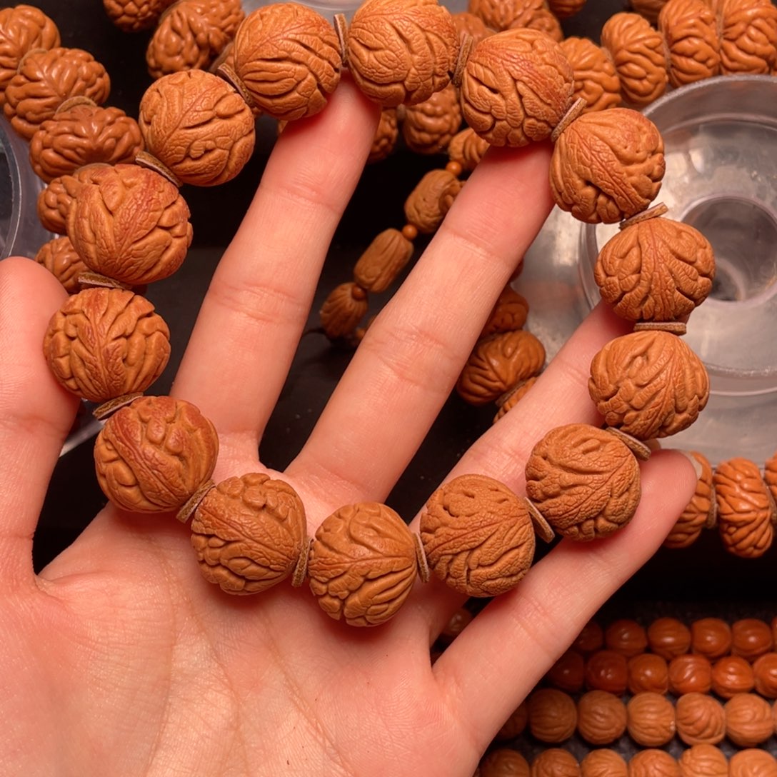 桃核吊坠秦岭核桃红魔铁将军