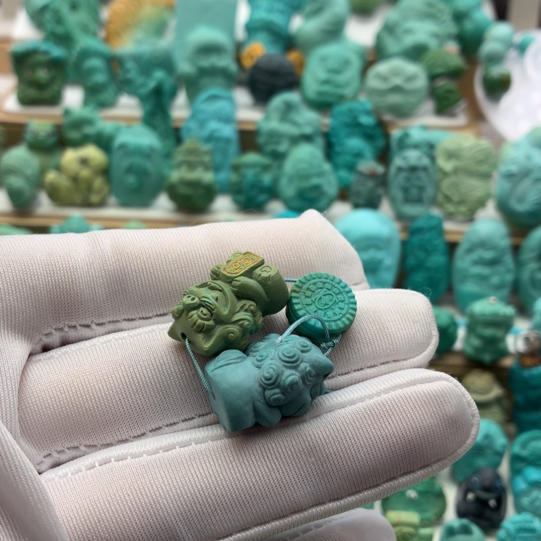 李***晨绿松石未镶嵌饰品