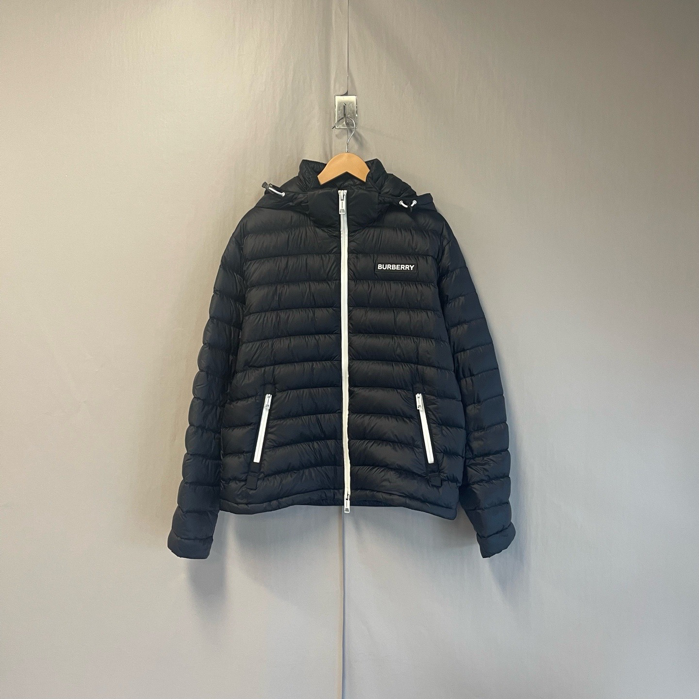 99新 BURBERRY/博柏利 爆款黑色连帽羽绒服 M码 99新 #8024