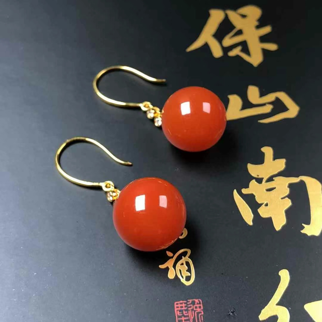 玮蔓珠宝 精品原矿保山18K金镶嵌南红圆珠耳坠耳钩 