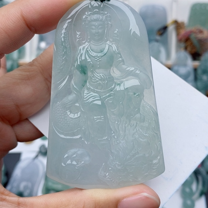 翡翠未镶嵌颈饰御龙观音