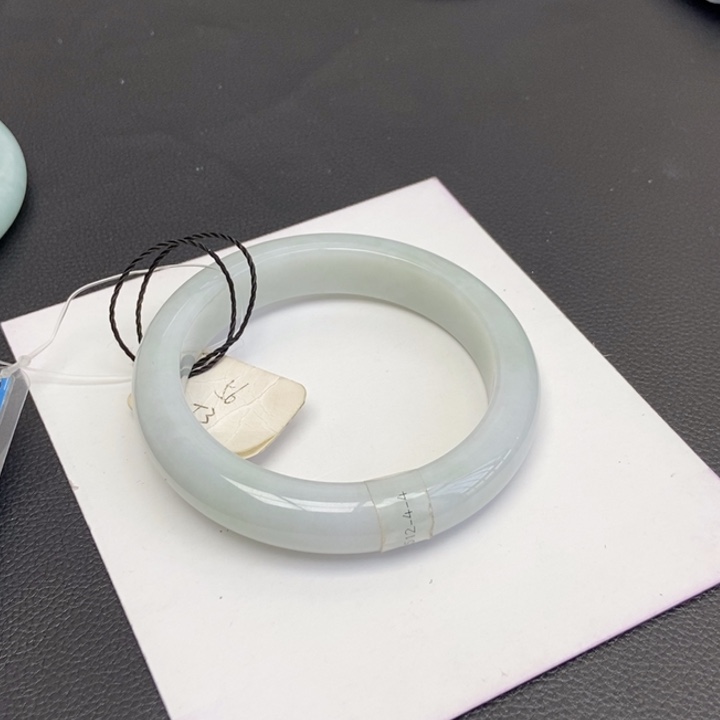 翡翠手镯未镶嵌不*翁56-57正圈