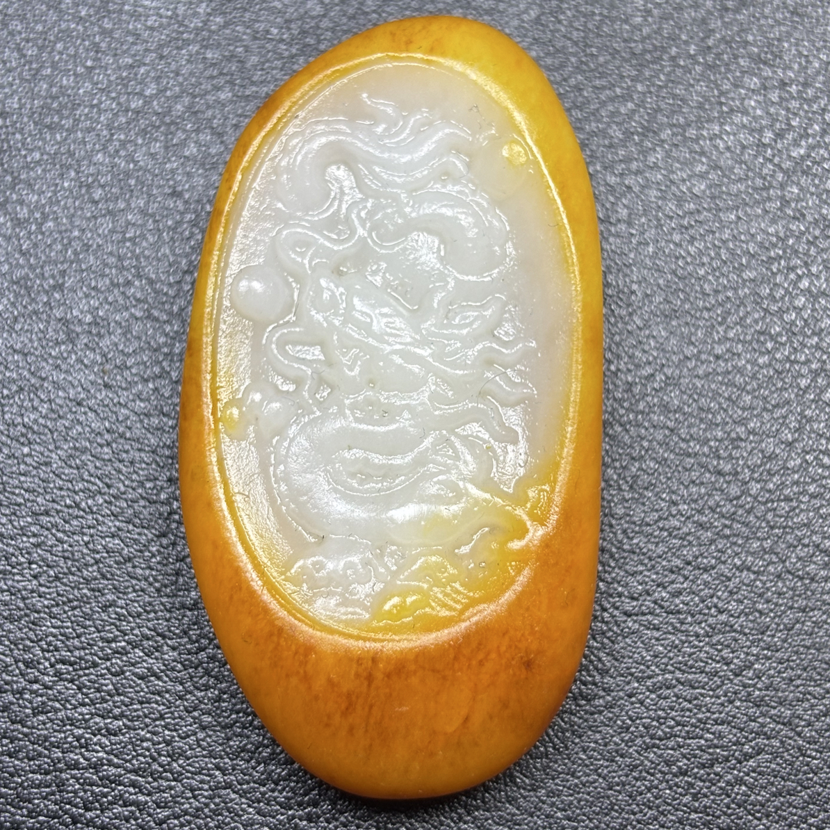 和田玉龙行天下吊坠项链