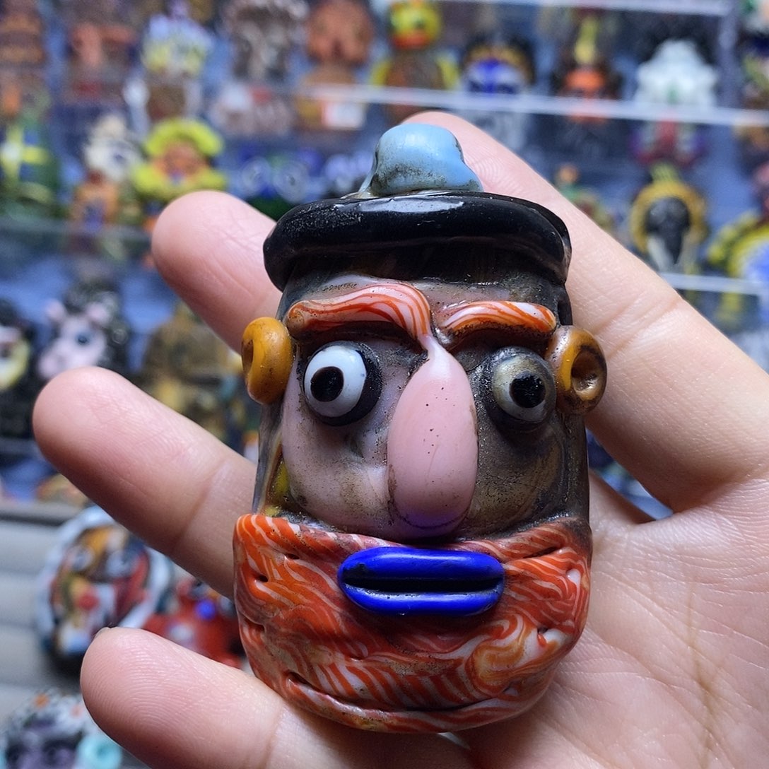 颈饰玻璃三文鱼大胡子01