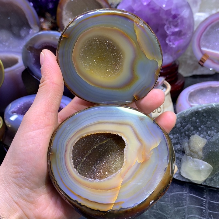 福利黄金盆未镶嵌水晶T****a