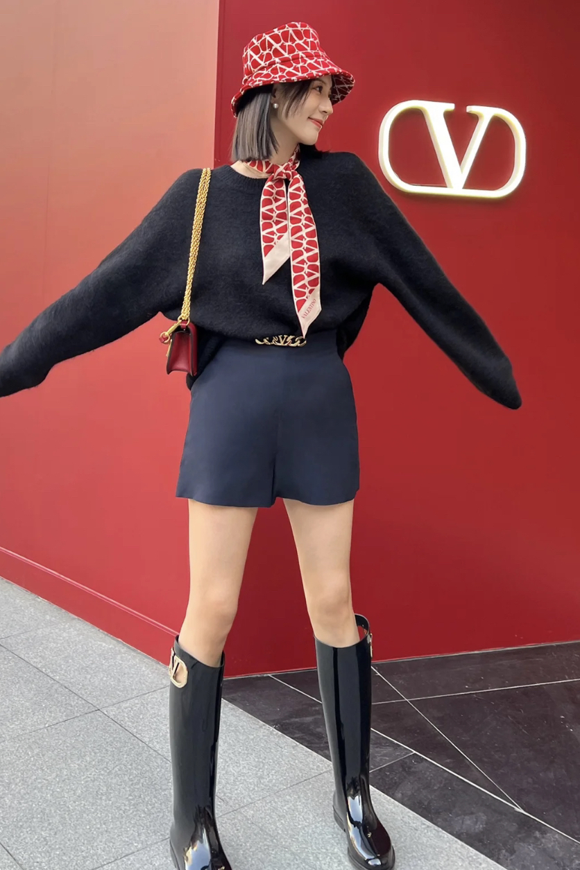 全新未使用 Valentino/华伦天奴  AA2301 链条休闲短裤 44码 吊牌