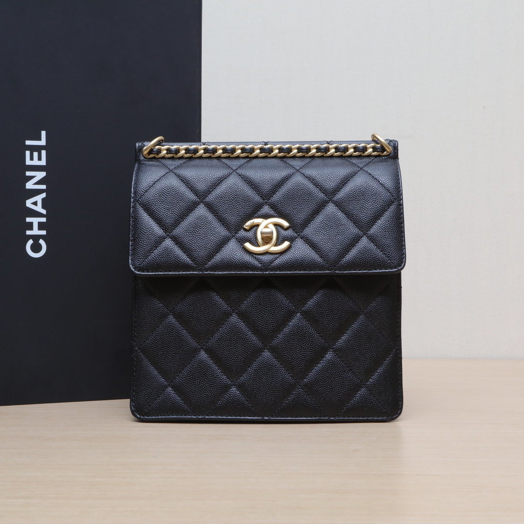 99新 Chanel/香奈儿 【黑黑】23A 手工坊 菱格纹翻盖 双肩包 黑色