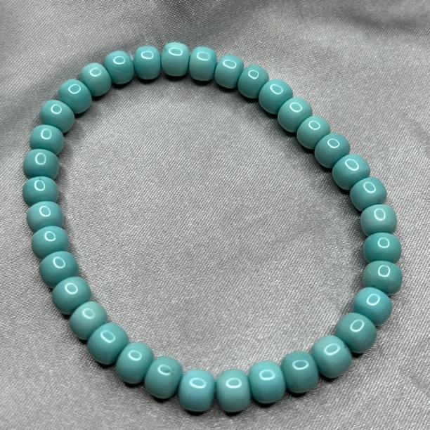 绿松老型单圈，微微线，整体干净，直径5.6mm重8.18克