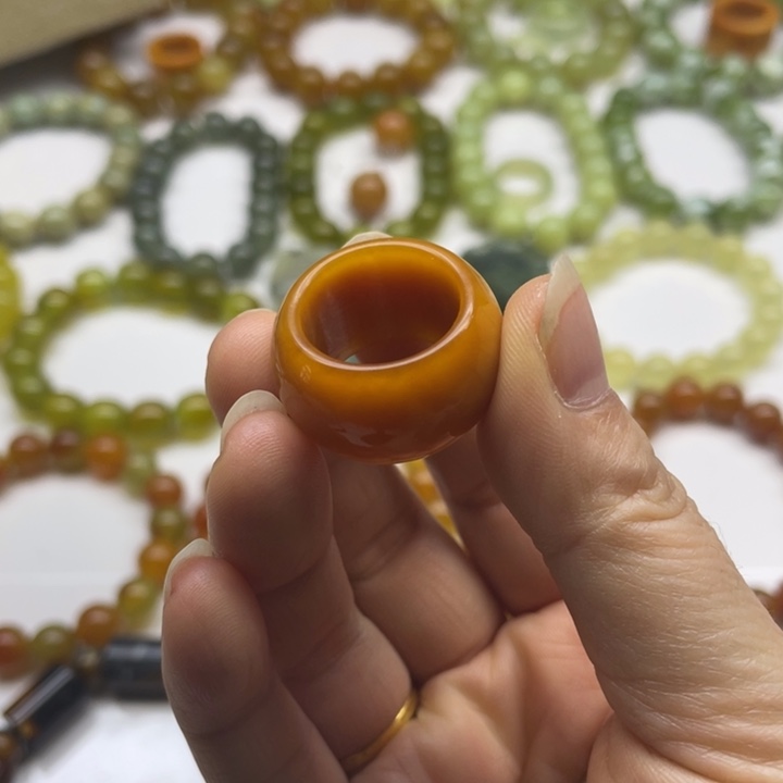 蛇纹石玉扳指未镶嵌