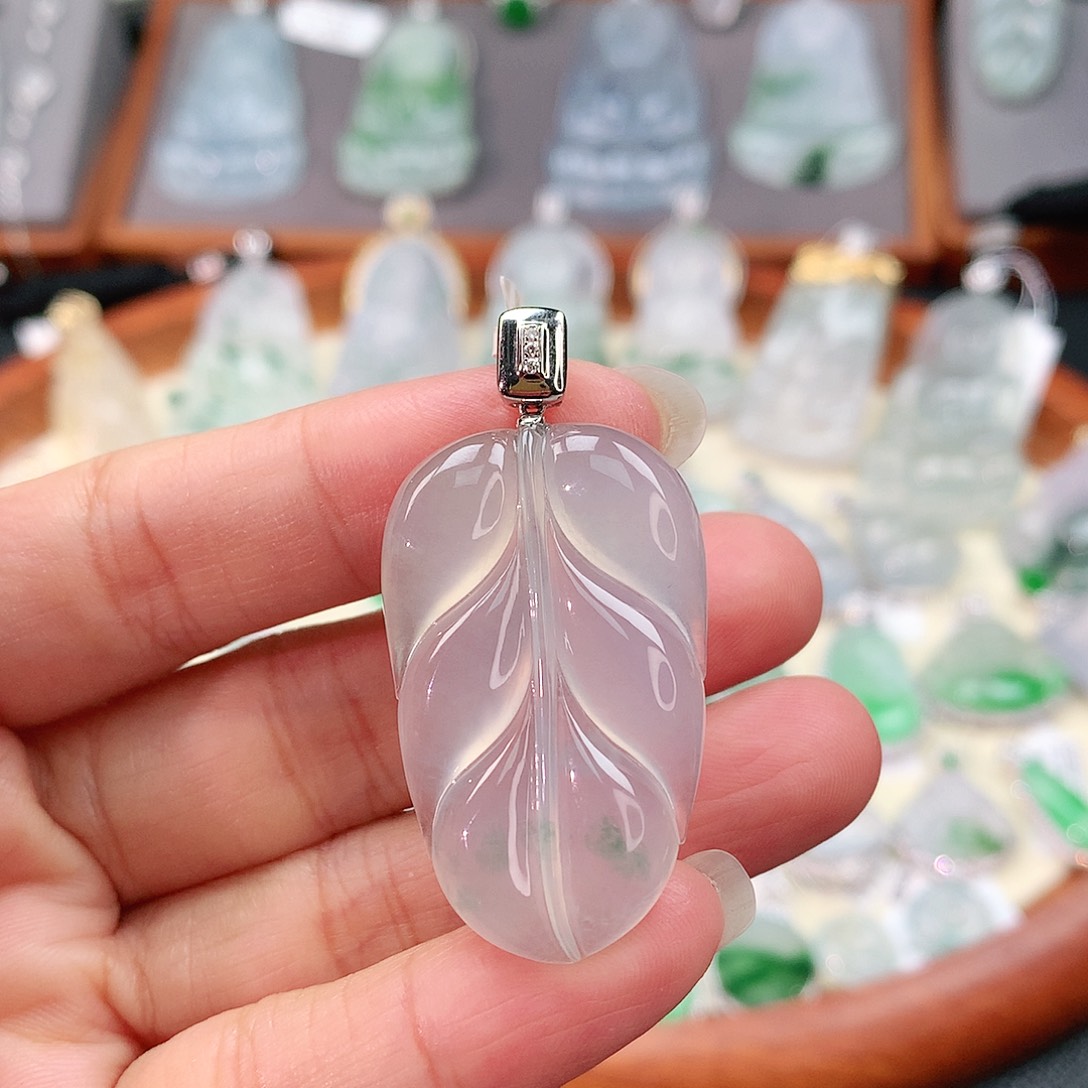 颈饰18K金镶嵌翡翠叶子