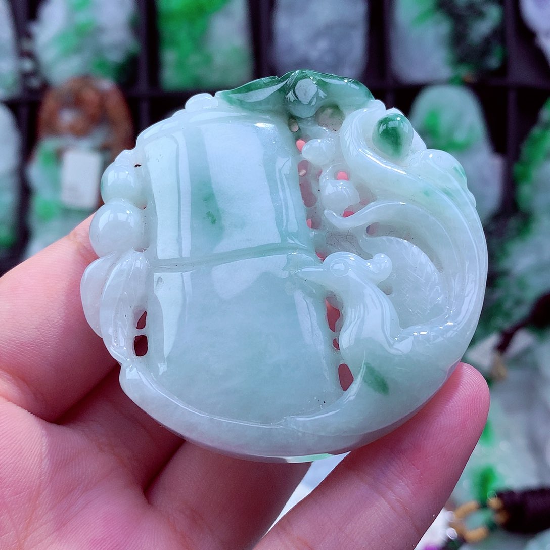 翡翠未镶嵌颈饰挂件