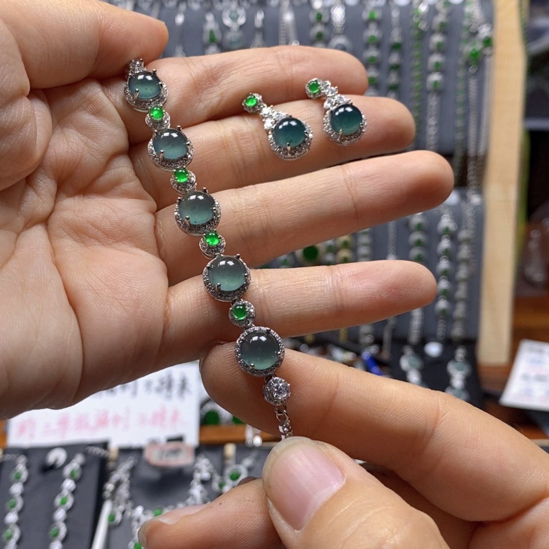 翡翠颈饰银S925镶嵌翡翠