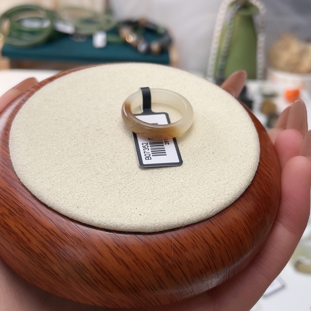 和田玉未镶嵌戒指半口糖细条17.5v33