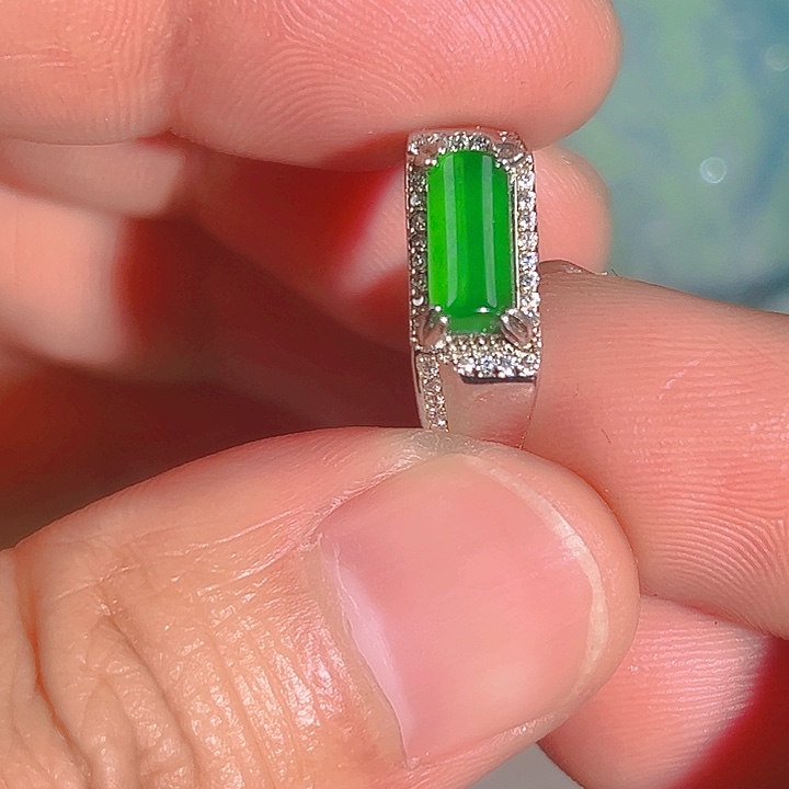 翡翠颈饰未镶嵌555556666,