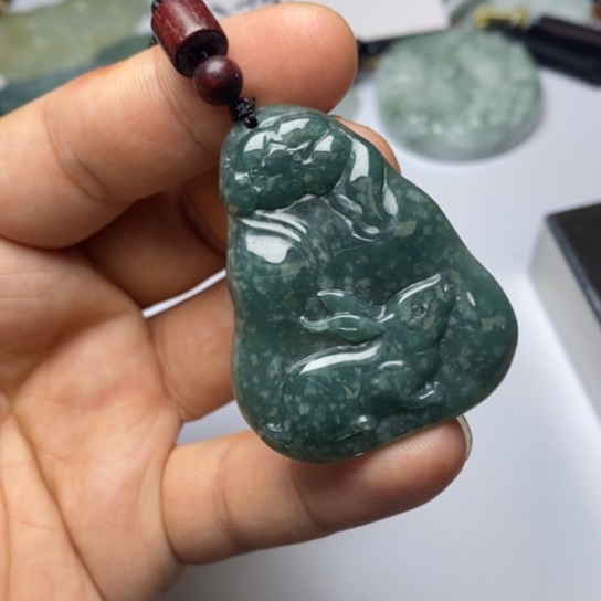 翡翠未镶嵌颈饰翡翠