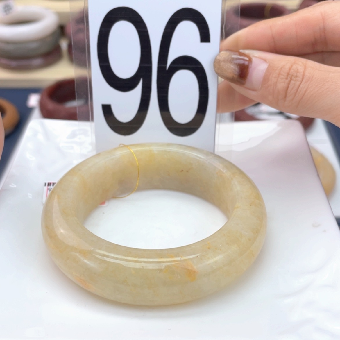 【闪购商品】石英质玉手镯未镶嵌