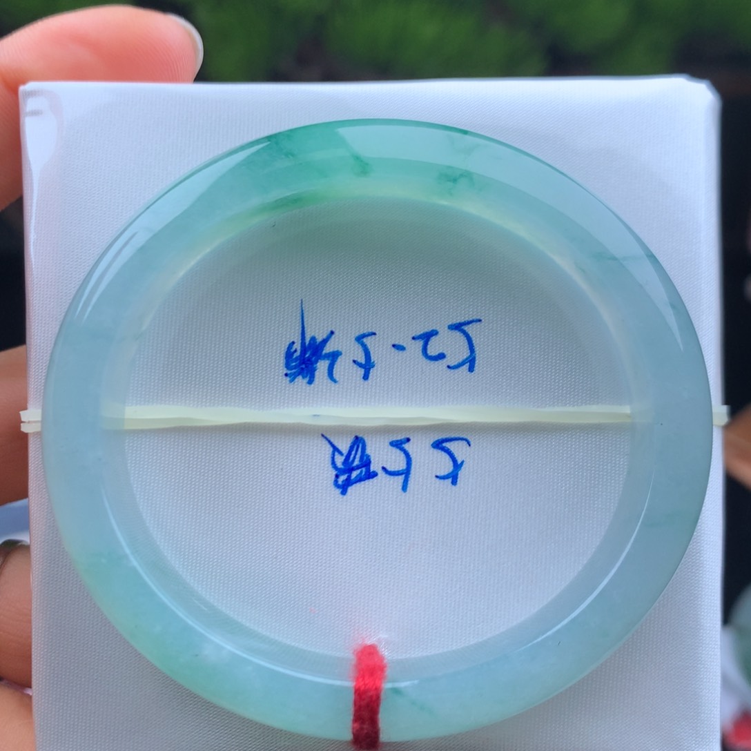 翡翠手镯未镶嵌手镯