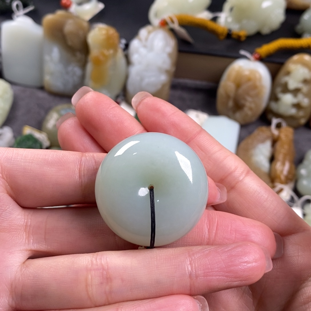 一***净和田玉未镶嵌颈饰