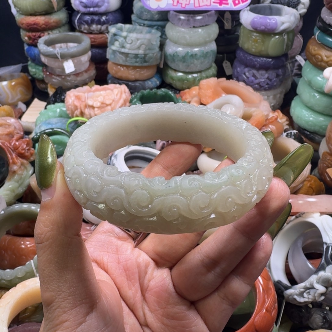 石英质玉（佘太翠）未镶嵌手镯35，59，微瑕不退换