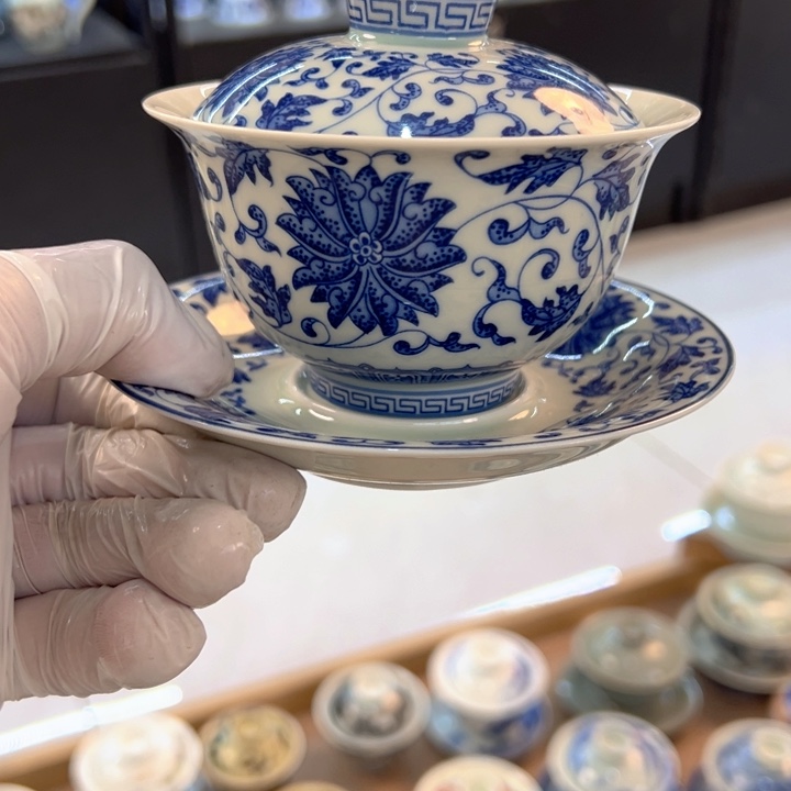 瓷片白青花缠枝莲元宝盖碗