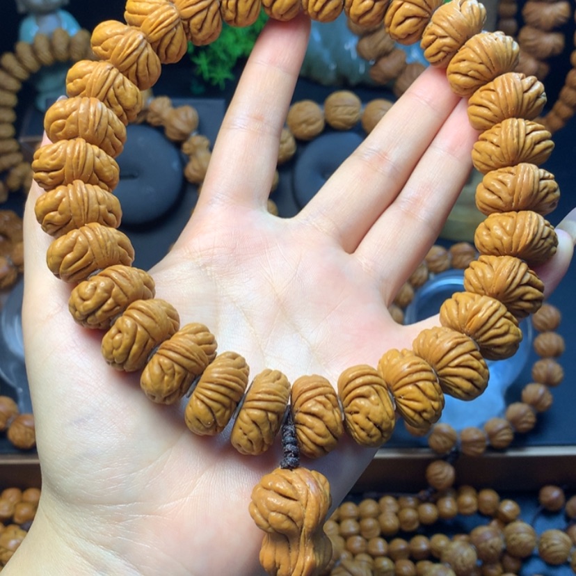 【闪购商品】桃核手串王*伟树王纽扣21