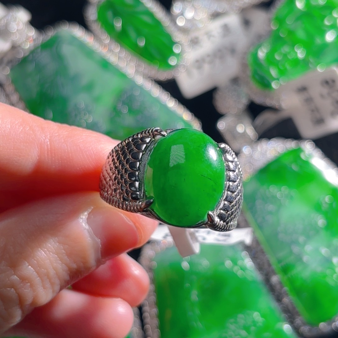 翡翠颈饰银S925镶嵌蛋面