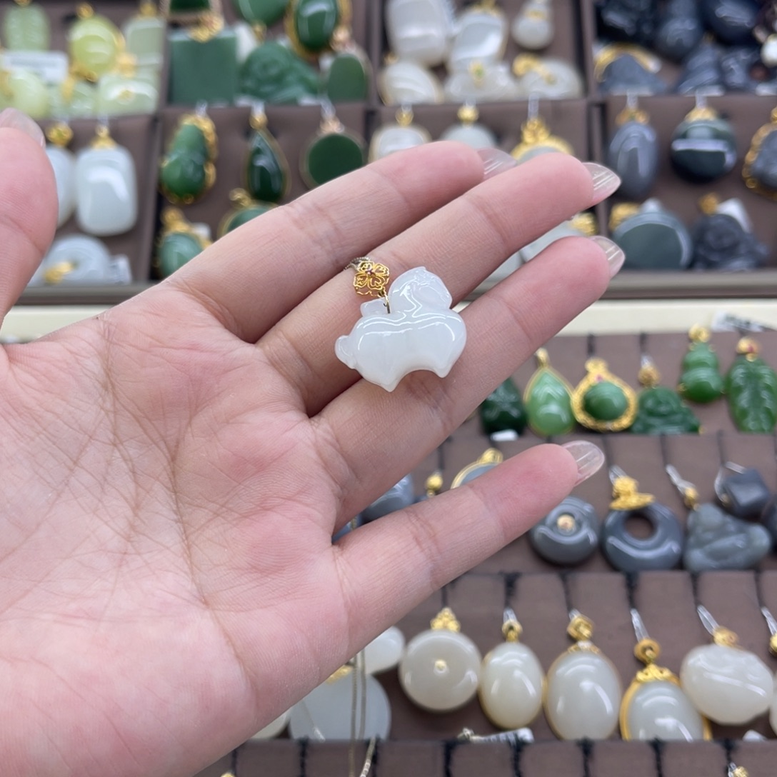 和田玉18K金镶嵌吊坠(赠链)