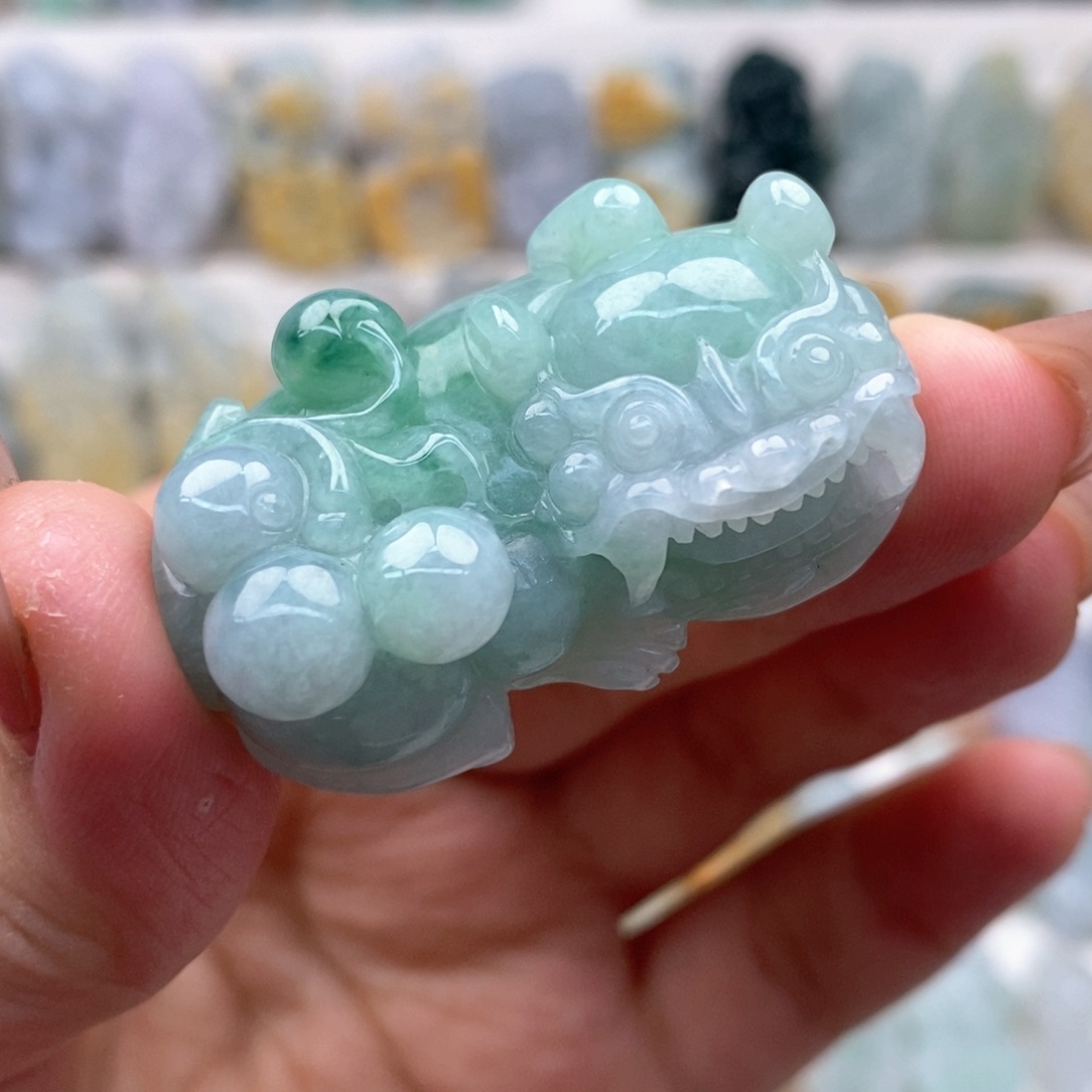 翡翠吊坠(赠链)未镶嵌