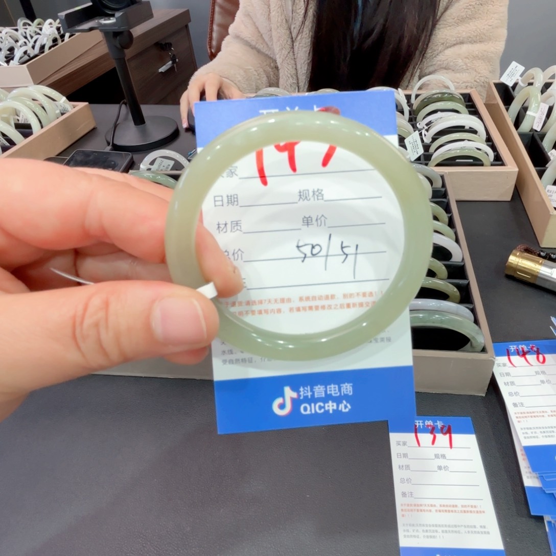 和田玉手镯未镶嵌✨****?