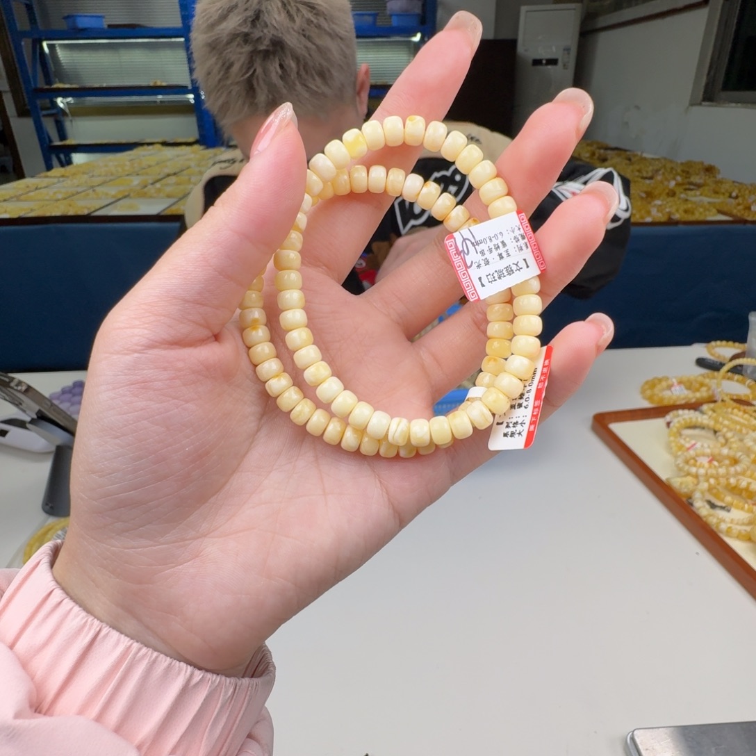 琥珀未镶嵌手链多样性发其一