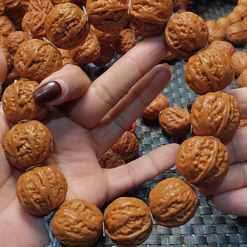 【闪购商品】文玩核桃吊坠足球