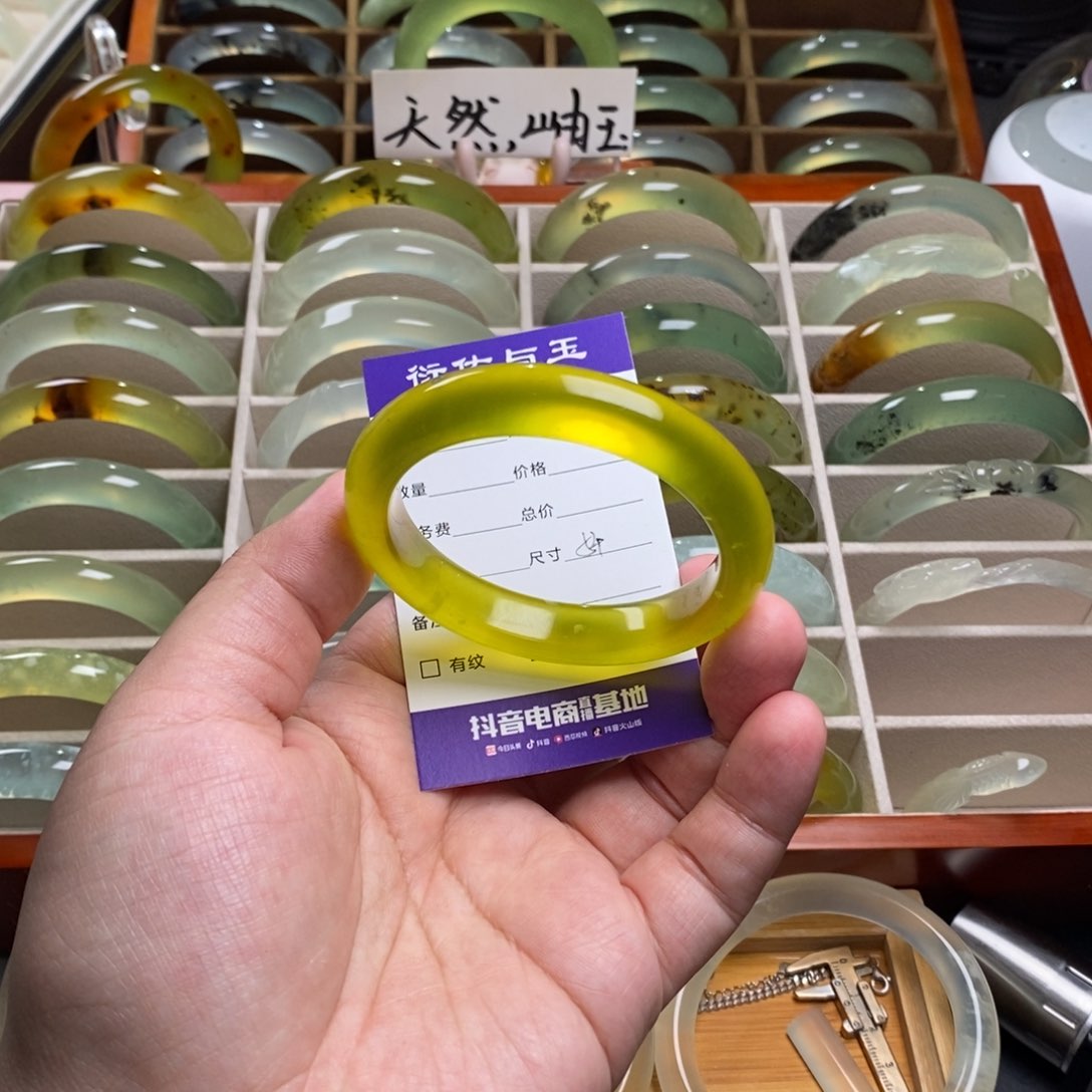 蛇纹石玉未镶嵌手镯U***R