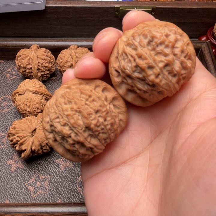 文玩核桃吊坠血麒麟39全