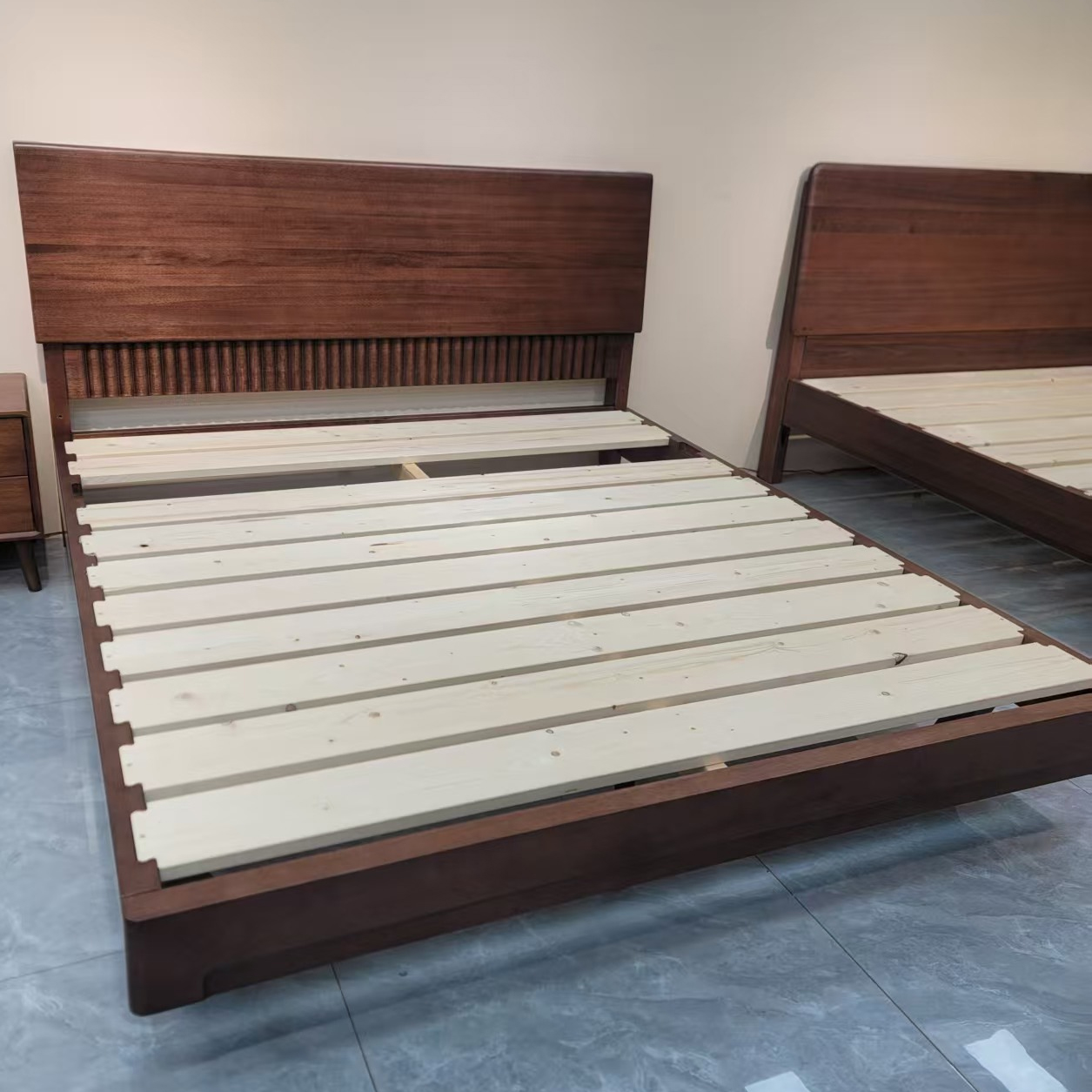 胡桃木实木悬浮床中古风主卧双人大床婚床原木齐边床1.5米1.8米床