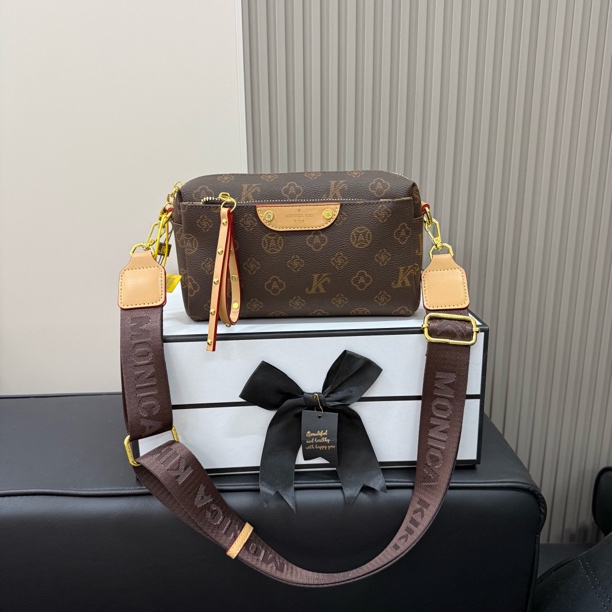 轻奢时尚百搭女士潮流休闲简约复古棕色斜挎包印花肩包网红小包包