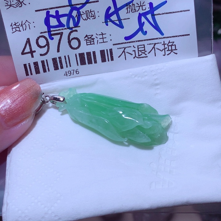 淡***然翡翠未镶嵌颈饰在