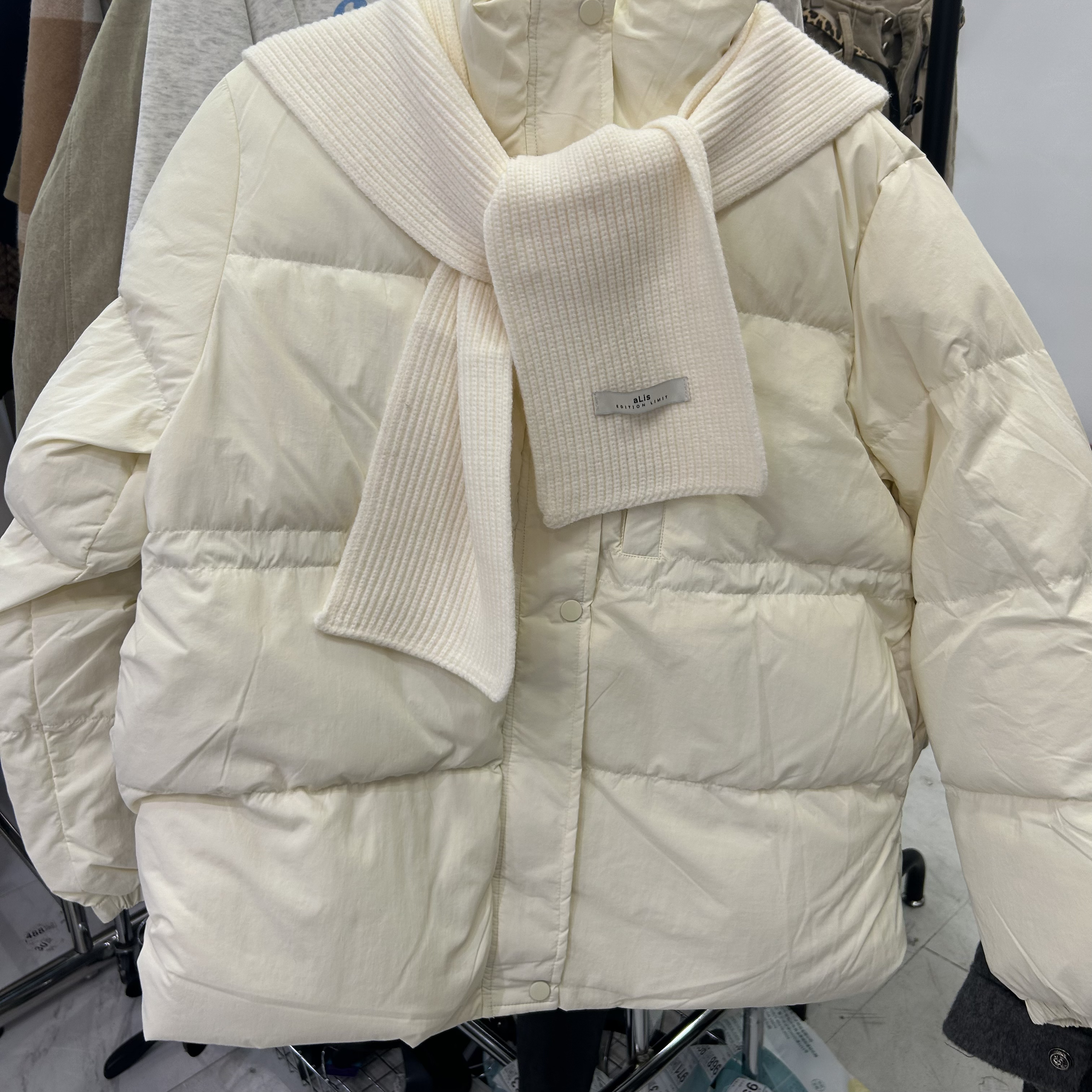 越野兔 羽绒服配围巾披肩两件套可扣可拉链7775