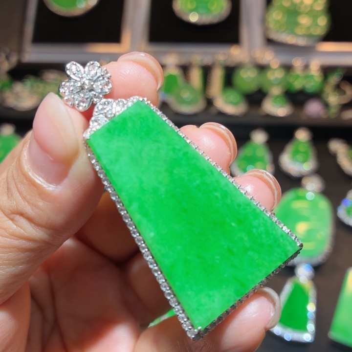 翡翠18K金镶嵌吊坠(不含链)翡翠