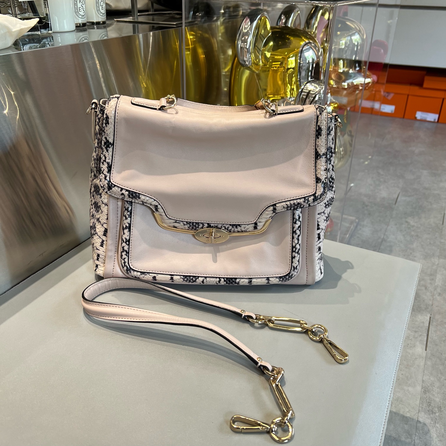 95新 COACH/蔻驰 蛇皮拼色烟粉色女包 可手拎可肩挎 蛇皮镶嵌设计