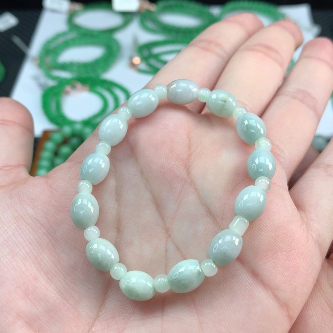 翡翠手链未镶嵌英*翡翠