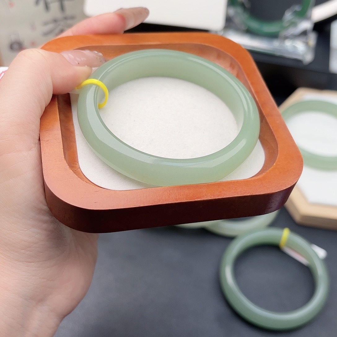 石英质玉未镶嵌手镯58