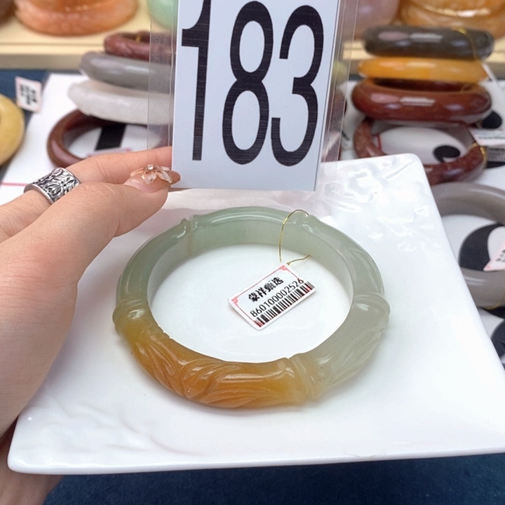 石英岩玉未镶嵌手镯