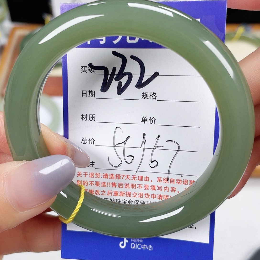 和田玉手镯未镶嵌