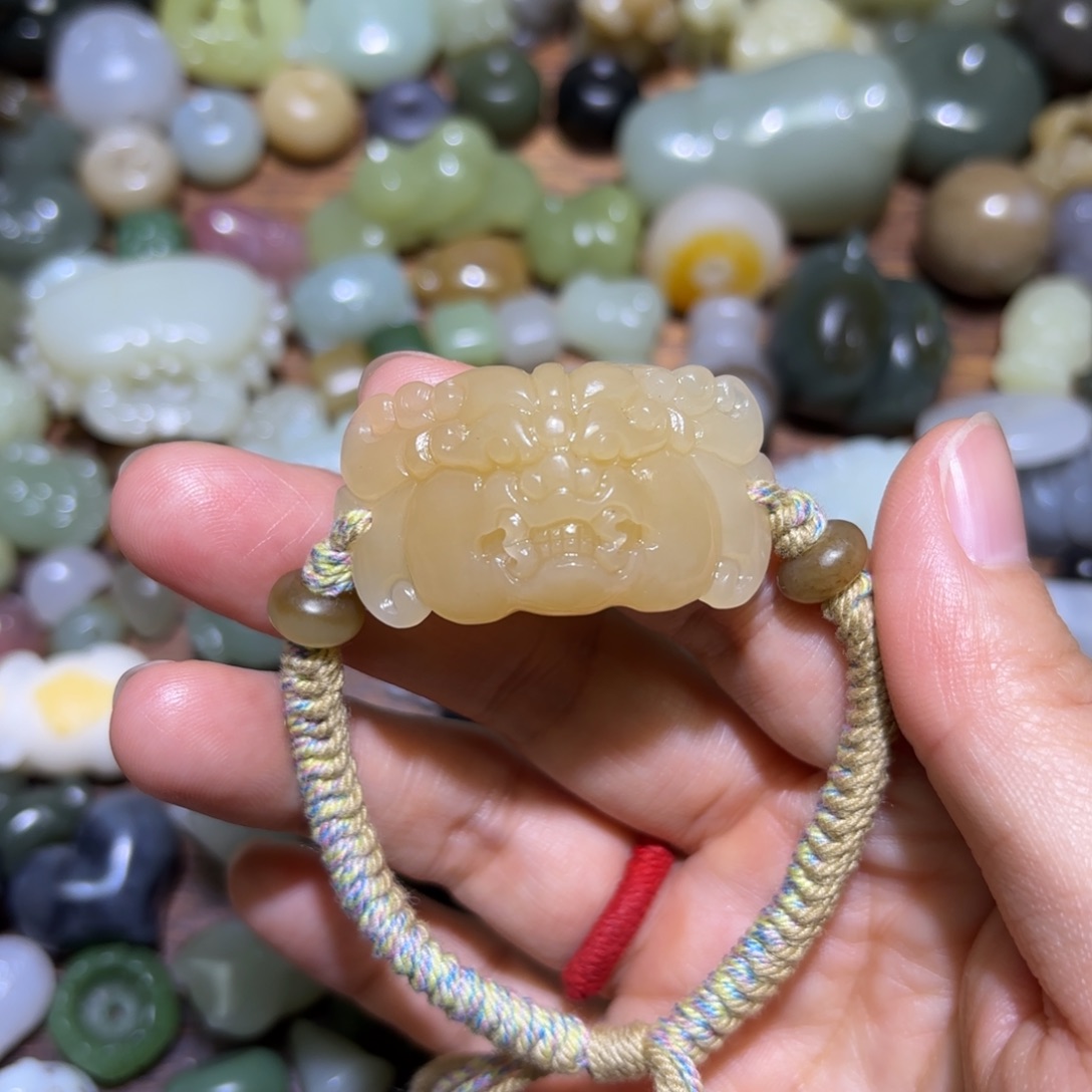 二***莹和田玉未镶嵌珠宝半成品