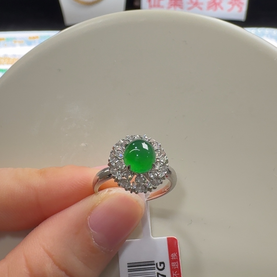 鈺***左翡翠18K金镶嵌戒指冰阳绿蛋面戒圈