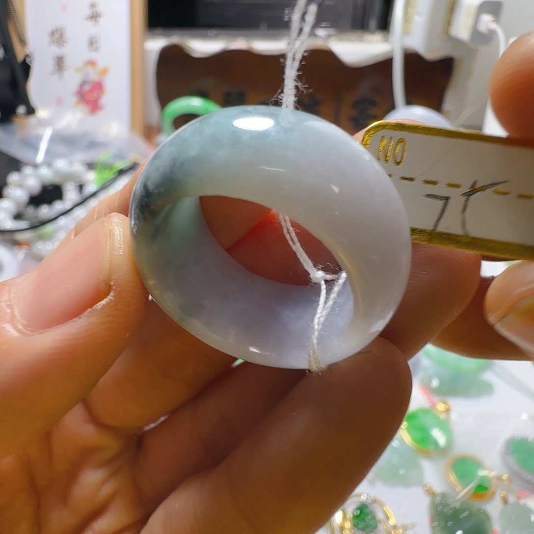 翡翠未镶嵌颈饰翡翠75