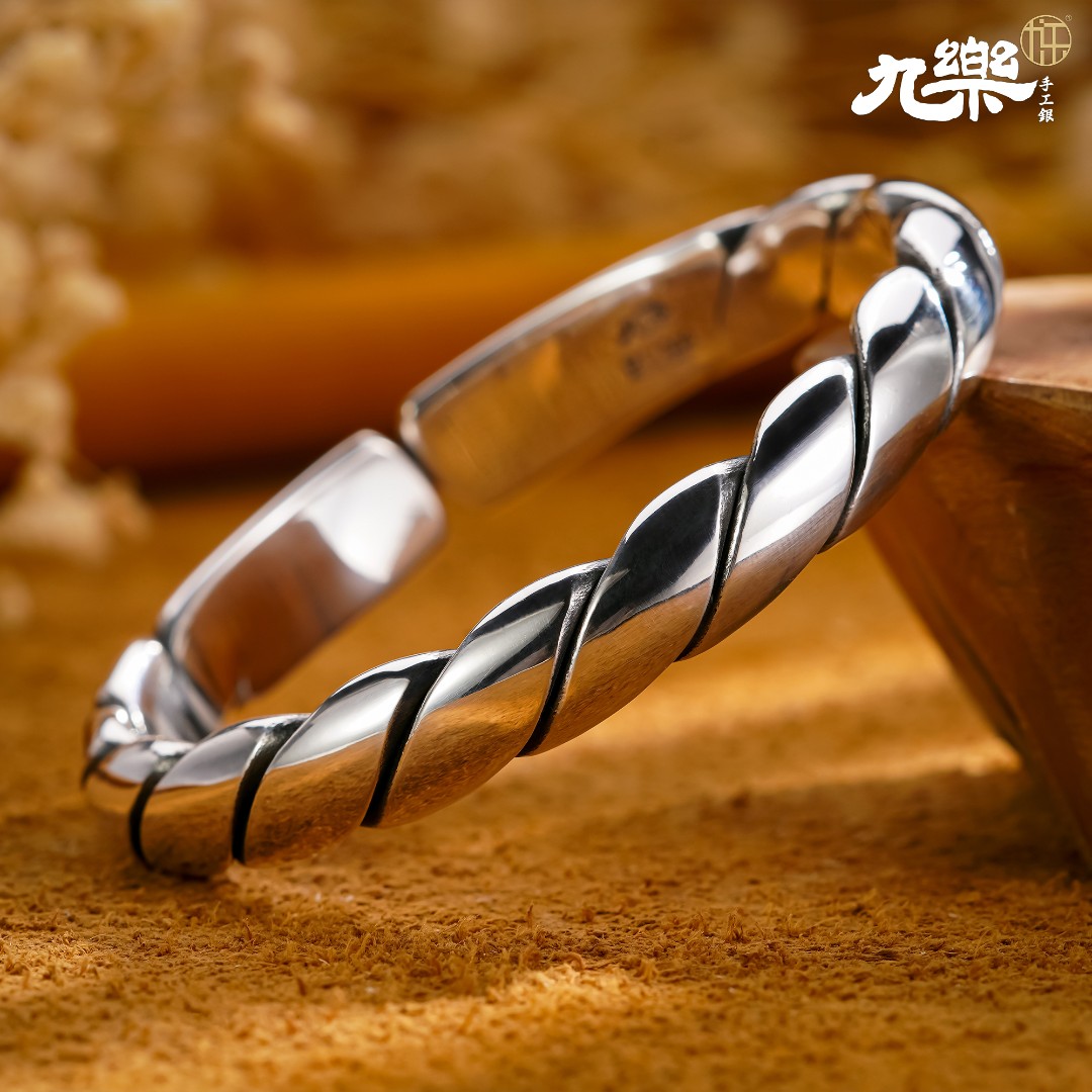 九乐 足银手镯 999复古开口扁麻花光面手镯约70g简约个性银手镯